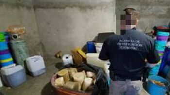 Kilos de drogas, autos, armas