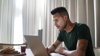 MedlinePlus señala que el vitiligo