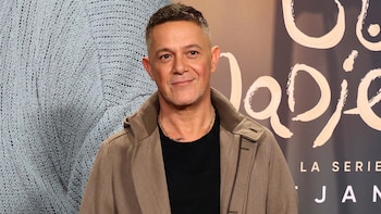 Alejandro Sanz, sorprendido besándose con