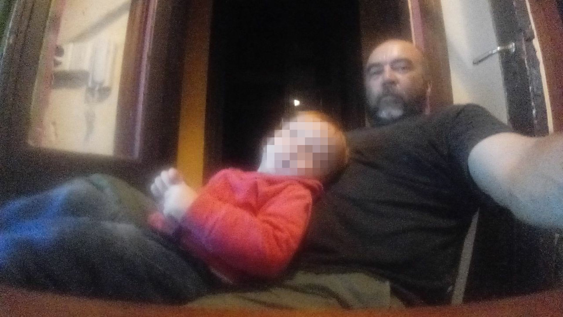 Marcelo Liaud y su hijo. L. tenía cinco cuando el contacto se interrumpió; ahora tiene nueve