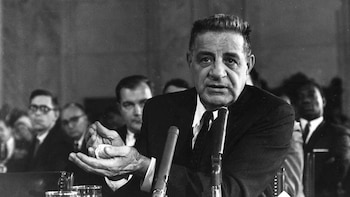 Joe Valachi, el hombre que rompió el código de silencio de la mafia y contó ante el Senado cómo funcionaba la Cosa Nostra