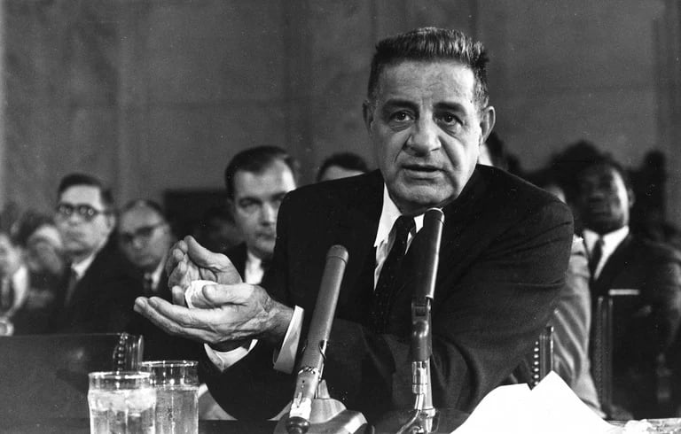 Joseph Valachi durante su declaración ante el Senado de Estados Unidos en 1963