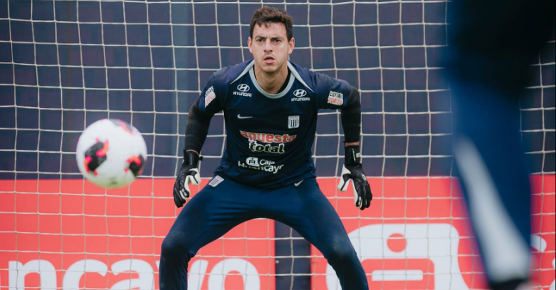 La directiva blanquiazul apunta al arquero de la selección peruana, quien actualmente milita en Deportivo Cali de Colombia con contrato vigente. La operación es compleja, pero desde Matute no descartan ningún escenario. (Alianza Lima)