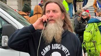 Arrestaron al partidario de Donald