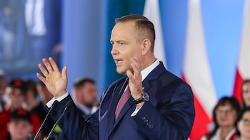 Nawrocki ratifica la ley que exime de responsabilidad penal a los polacos que combaten con Ucrania en la guerra