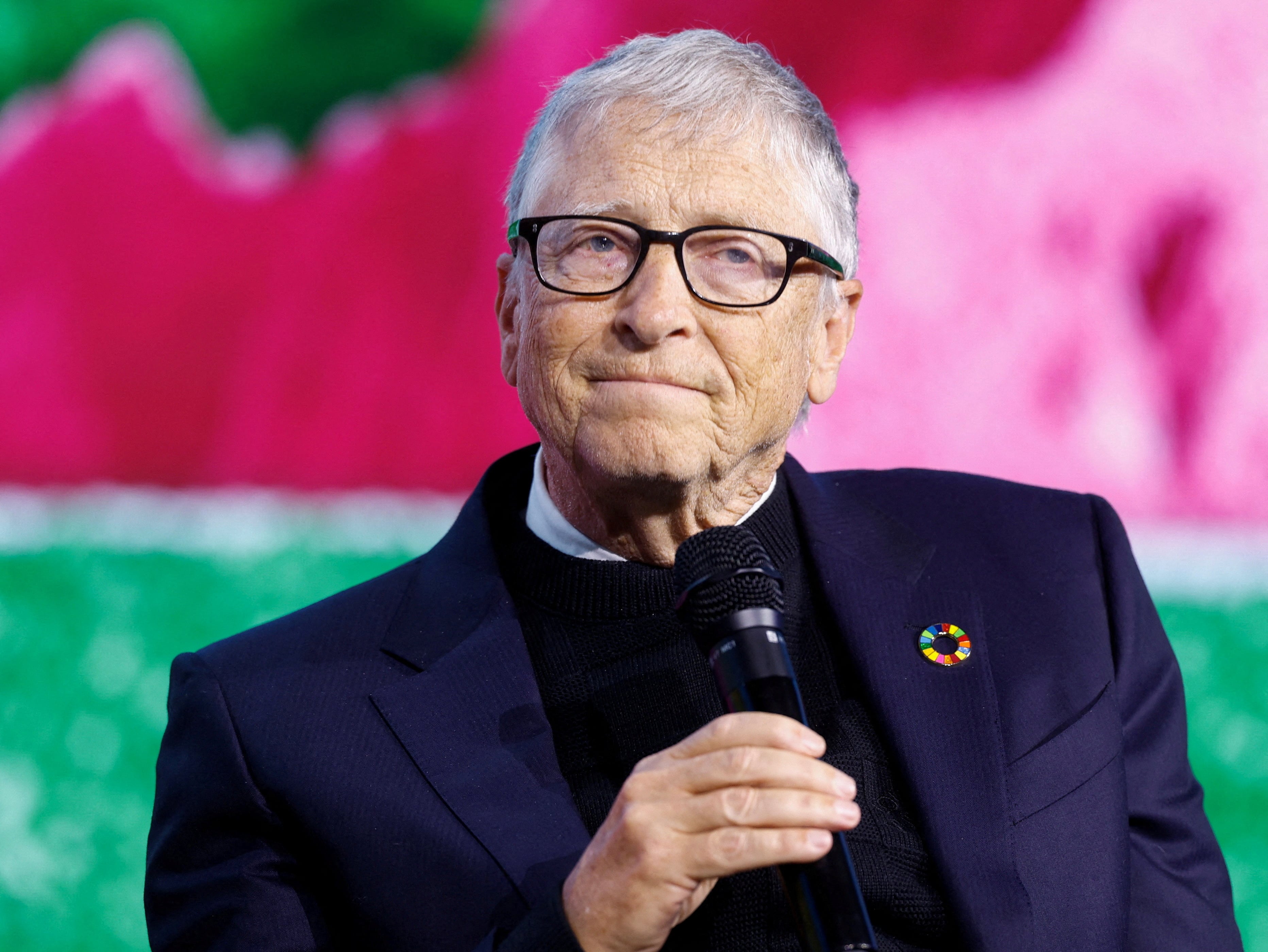 Gates reconoció críticas sobre la eficiencia económica de la idea, pero defendió que el trabajo tiene un valor más amplio para las personas y la sociedad. TT News Agency/ Stefan Jerrevang via REUTERS