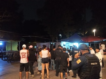 700 migrantes de la plaza