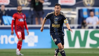 Polémica en Nueva York: Alejandro Bedoya califica el campo de Yankee Stadium como el "peor" que vio en su vida