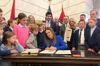 ARCHIVO - La gobernadora de