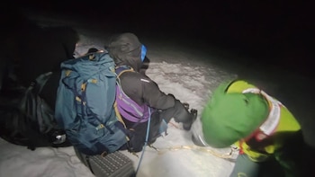 Rescatados cuatro jóvenes tras caer