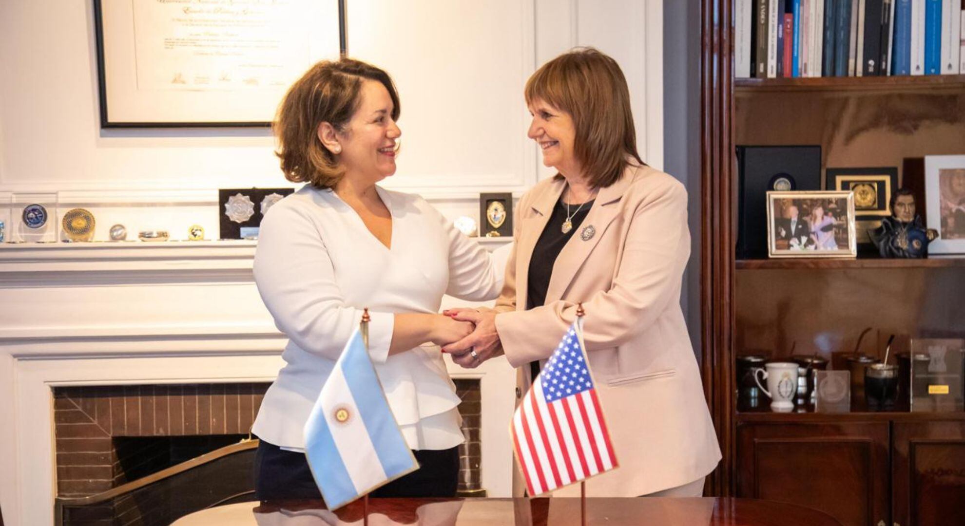 Bullrich ya se reunió con la encargada de negocios norteamericana