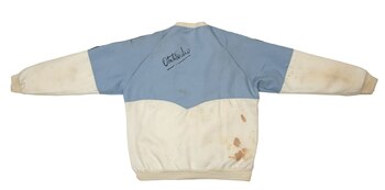 El buzo que aún mantiene