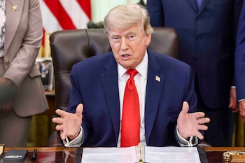 "Acabamos de lograr un gran acuerdo para poner fin a la guerra con Irán“, declaró Trump ante periodistas en la Casa Blanca el jueves (EFE)