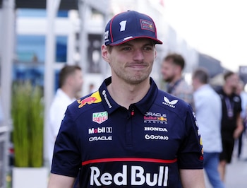Max Verstappen en los boxes