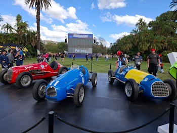 Una colección de vehículos que utilizó Fangio. De izquierda a derecha: Volpi Chevrolet, Simca Gordini y Ferrari 166 (Darío Coronel)