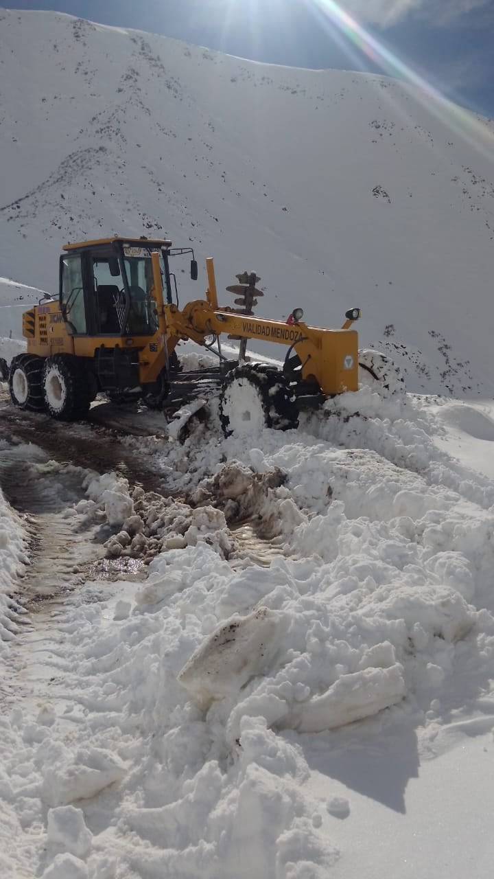 El temporal en Mendoza dejó más de 10 centímetros de nieve en la base de Vallecitos y más de medio metro desde el refugio San Bernardo hacia arriba