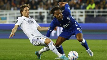 André Carrillo es titular ante