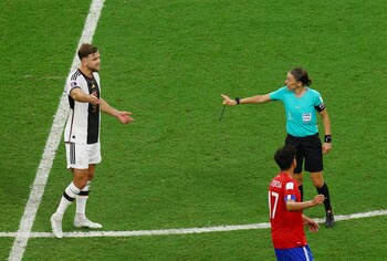 Niclas Fullkrug recibe la advertencia