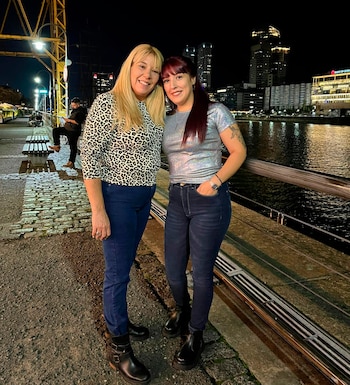 Mayra y su mamá, Victoria