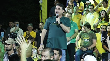 Flávio Bolsonaro acusa a Lula de los aranceles de EEUU a Brasil: "Estamos en un avión sin piloto"