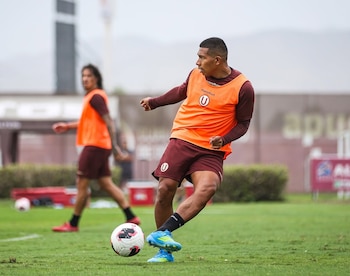 Edison Flores apenas tuvo minutos con Héctor Cúper y muchas veces no salió en lista para los partidos. - créditos: Universitario