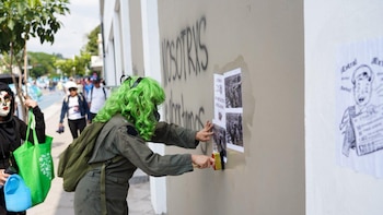 Equipos municipales restauran limpieza tras marcha y actos vandálicos en San Salvador