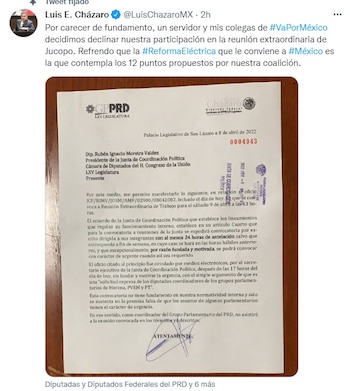 El político compartió un documento,