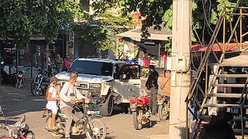 En la camioneta atacada viajaban el mayor José Luis Vargas, comandante de la estación de Policía de Puerto Santander, otro oficial y cuatro uniformados más - crédito X