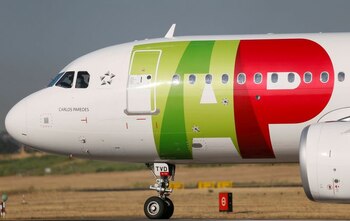 Imagen de archivo de un avión de TAP Air Portugal en el aeropuerto de Lisboa, Portugal. 17 julio 2020. REUTERS/Rafael Marchante