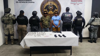 Con un mini Draco, drogas y cargadores, detienen a dos integrantes del Cártel de Chiapas y Guatemala en Jiquipilas