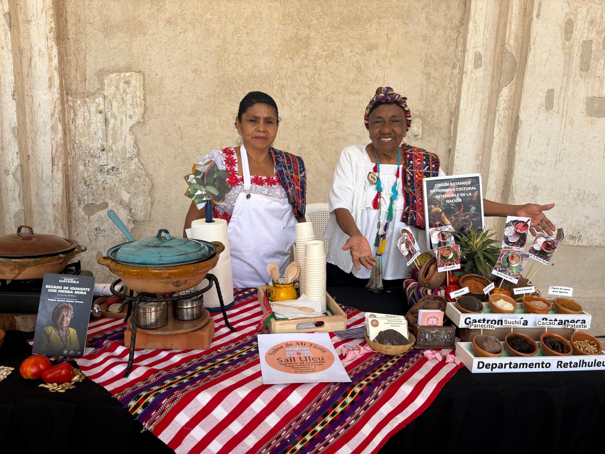 La elaboración de los recados mayas conserva ingredientes autóctonos y técnicas de molienda en piedra que se remontan a épocas prehispánicas. (DCA)