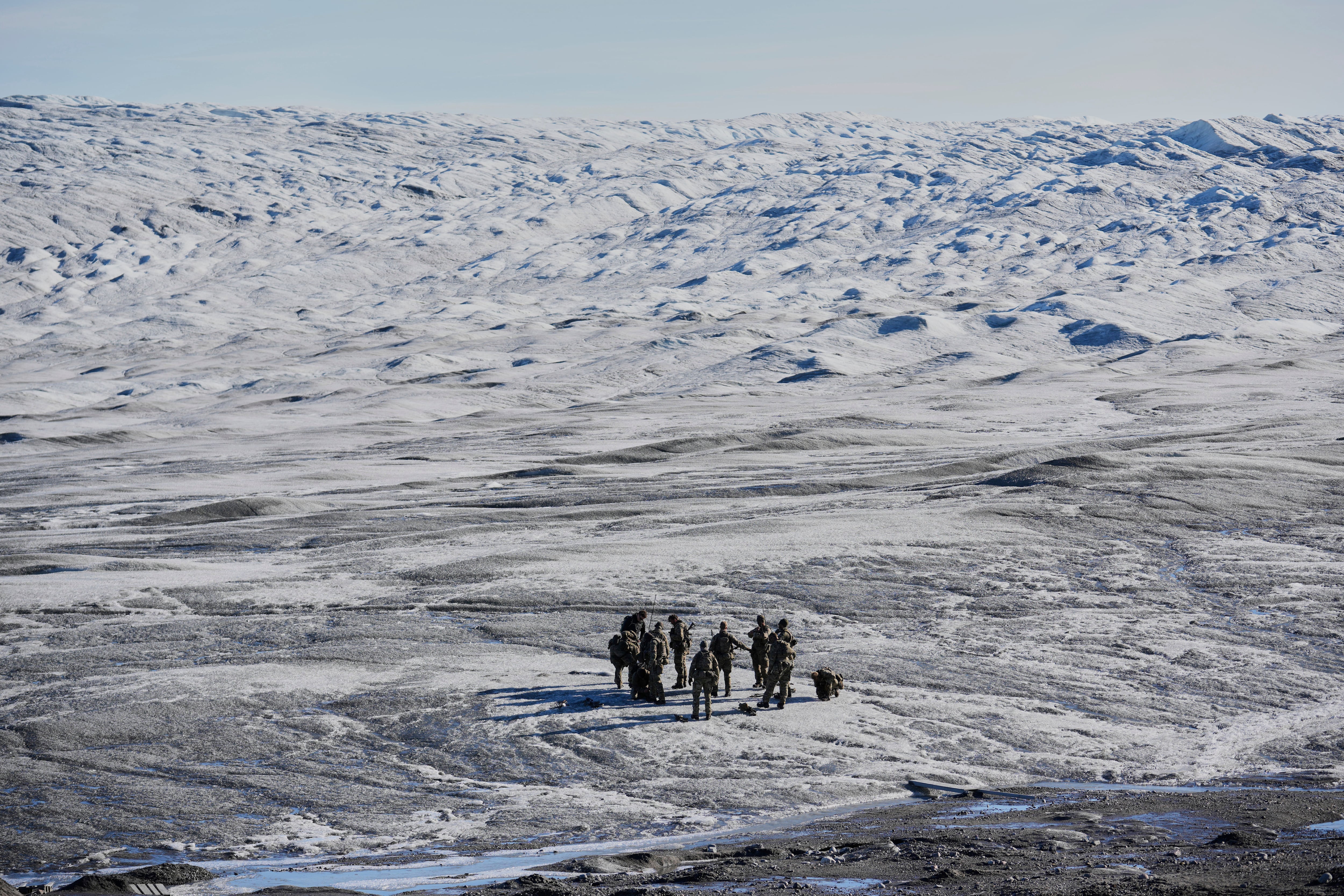 Fuerzas danesas en unas maniobras militares de la OTAN en Kangerlussuaq, Groenlandia, el 17 de septiembre del 2025 (AP foto/Ebrahim Noroozi)