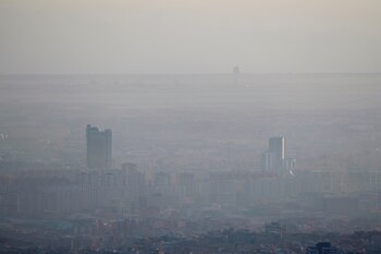 La contaminación por la quema de combustibles fósiles fue la responsable una de cada cinco de todas las muertes que ocurrieron en 2018. EFE/ Alejandro García/Archivo