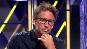 Álvaro Muñoz Escassi se sienta