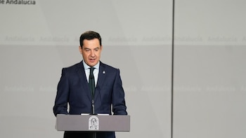 Moreno pide extremar la precaución ante la evolución del incendio de Niebla: "La seguridad es lo primero"