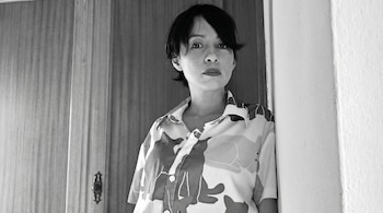 La escritora mexicana Brenda Navarro debutará como directora de cine con el documental No hay lugar en este país, una reflexión sobre la violencia, las desapariciones y la búsqueda de justicia en México.
