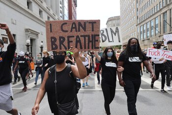 Miles de manifestantes marcharon esta