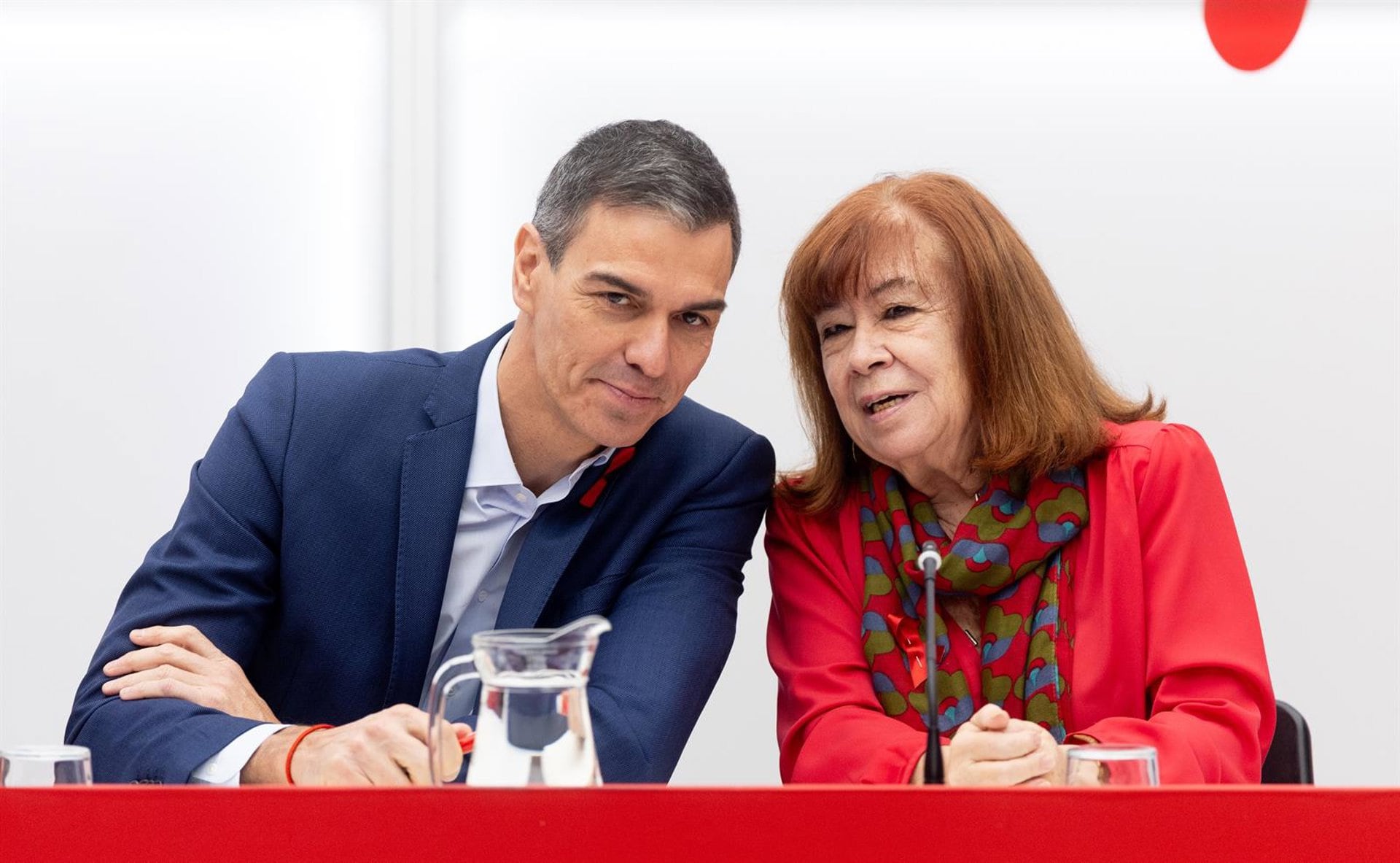 El presidente del Gobierno y secretario general del PSOE, Pedro Sánchez, y la presidenta del PSOE, Cristina Narbona. (Eduardo Parra/Europa Press)