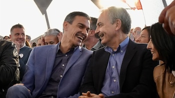 Lo más “doloroso” para Zapatero es lo más letal para el Gobierno: el presidente que se quedó con joyas del rey de Arabia Saudí es y seguirá siendo “un referente moral” para el PSOE