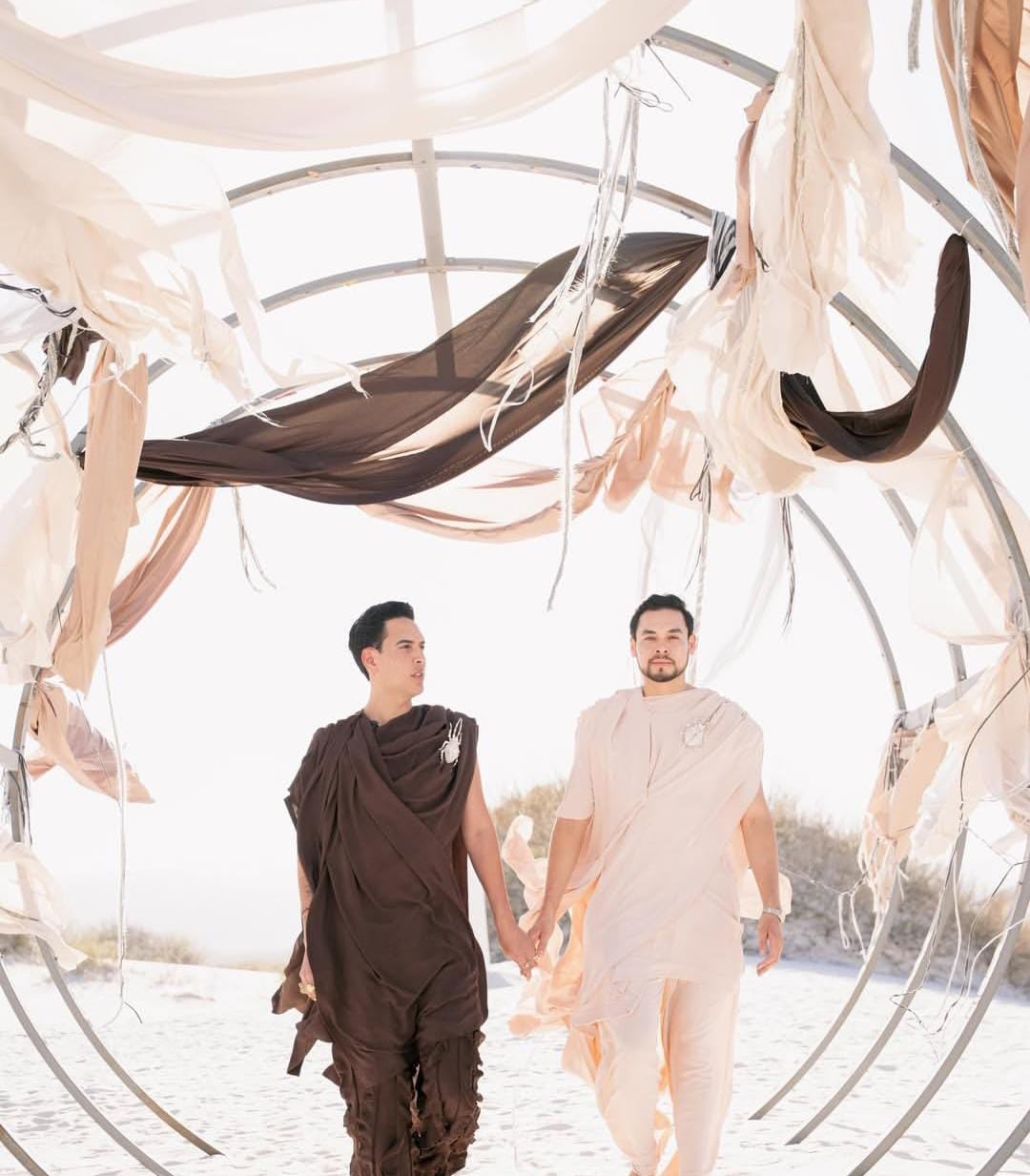 El influencer ha compartido imágenes del festejo junto a su prometido, familiares y amigos. Foto: (Un Tal Fredo en IG)