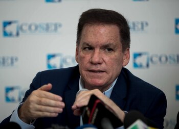 En la imagen, el expresidente