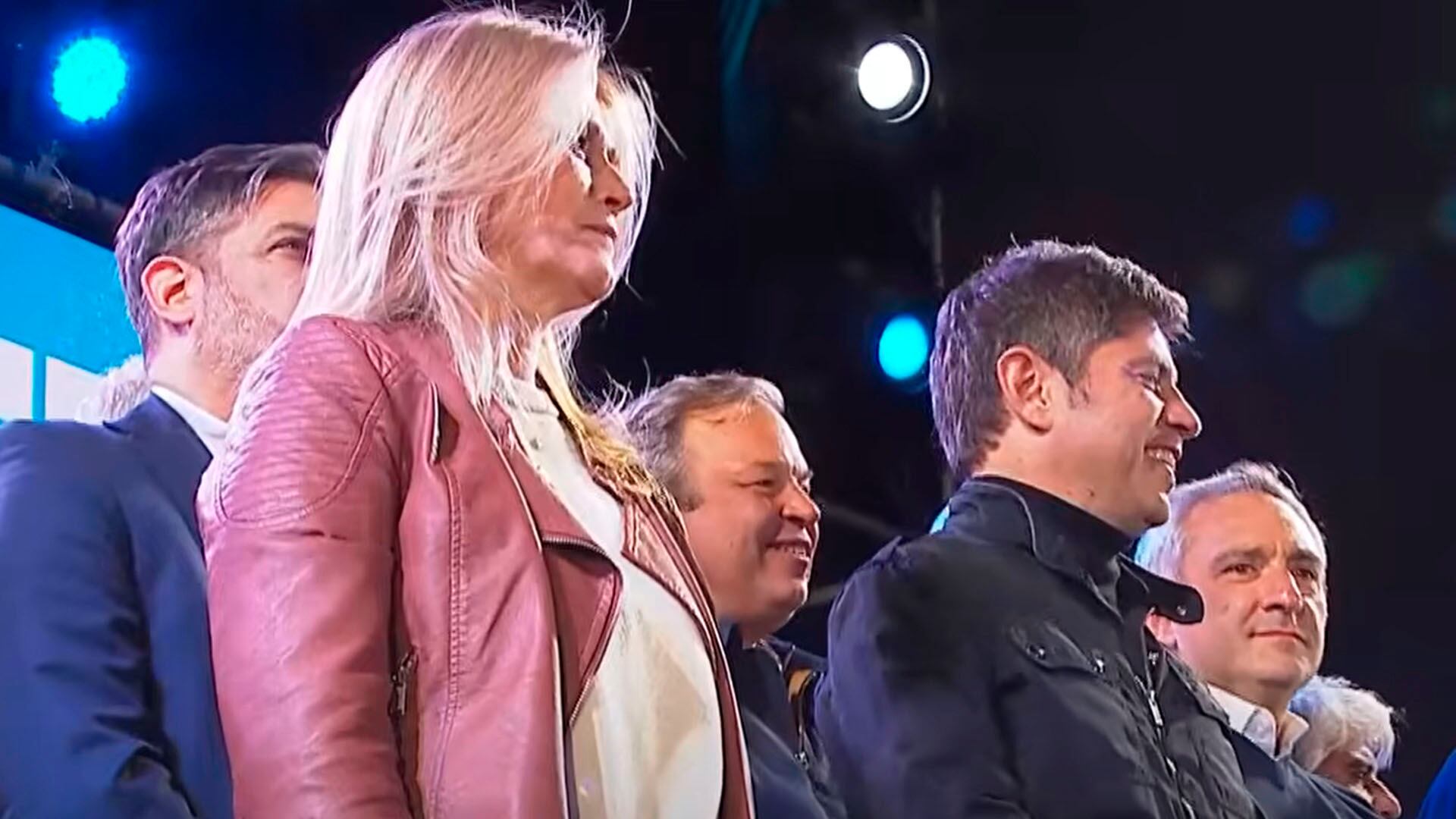 El gobernador estuvo acompañado por todo su gabinete en el cierre del acto (Captura de video)