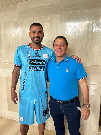 Tulio Gómez junto con Edwin