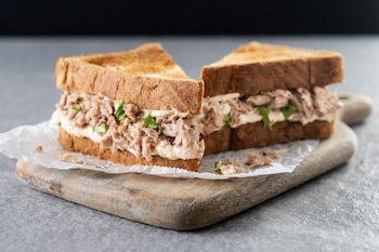 Sandwich de atún y yogur (Magnific)