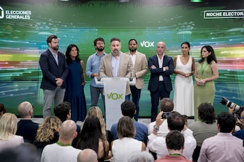 Santiago Abascal junto a los