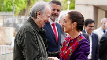 Desde Barcelona, Sheinbaum reconoce a Joan Manuel Serrat como referente cultural y de resistencia