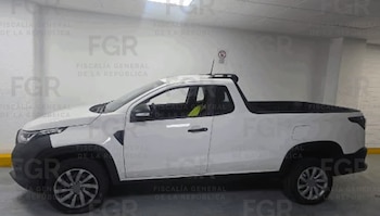 En esta camioneta de la marca RAM viajaban ocultos los 217 ladrillos de cocaína. Crédito: FGR