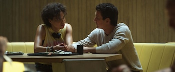 Jurnee Smollett es Lizzy y