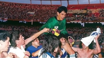 Fillol llevado en andas por