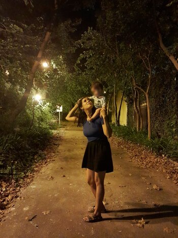 Brenda y su hijo durante